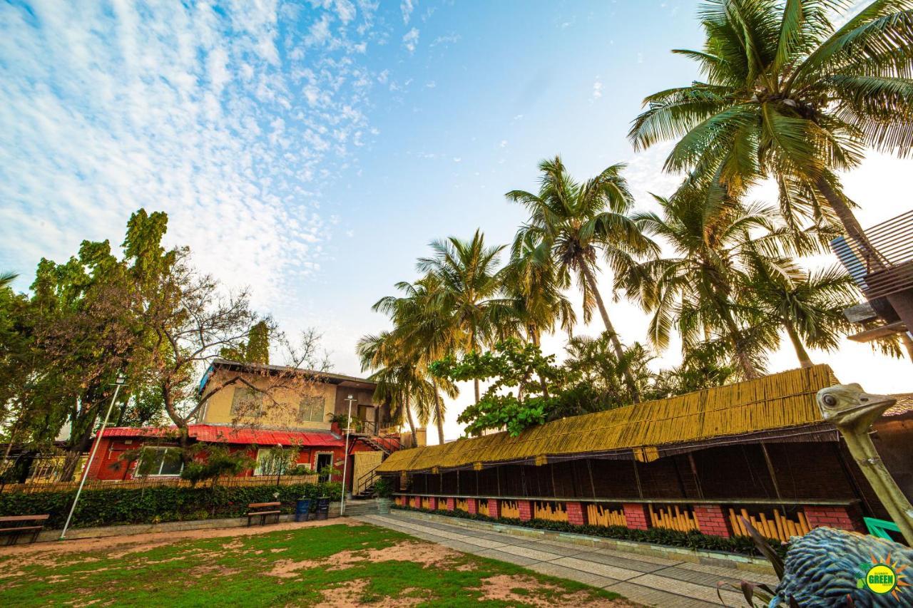 Summer Green Resort Haiderabad Buitenkant foto